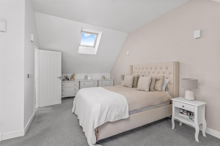 Images for Longdon Crescent, Banbury - complete onward chain