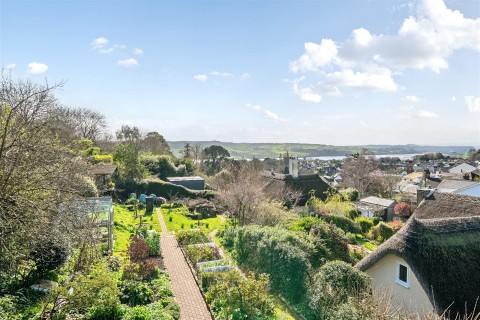 Click the photo for more details of Radway Hill, Bishopsteignton, Teignmouth