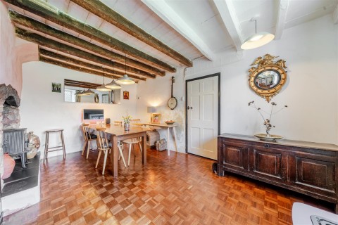 Click the photo for more details of Radway Hill, Bishopsteignton, Teignmouth