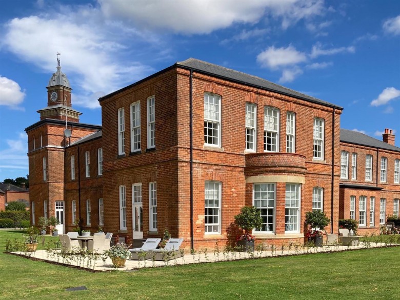 Click the photo for more details of Gatcombe, Nr Newport, Isle of Wight