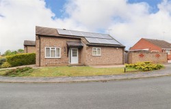 Images for Elliott Close, Newmarket