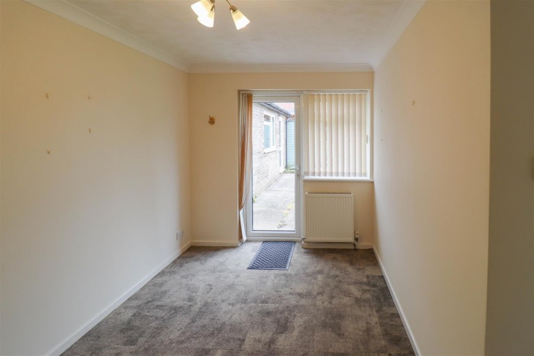 Images for Elliott Close, Newmarket