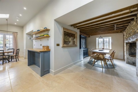 Click the photo for more details of Alvescot, Oxfordshire