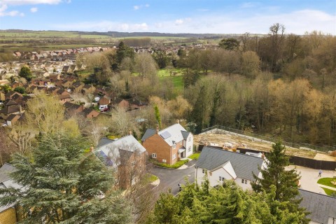Click the photo for more details of Hightown Road, Banbury - stunning bespoke interior