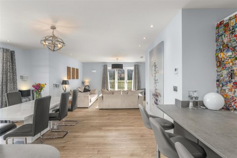 Click the photo for more details of Hightown Road, Banbury - stunning bespoke interior