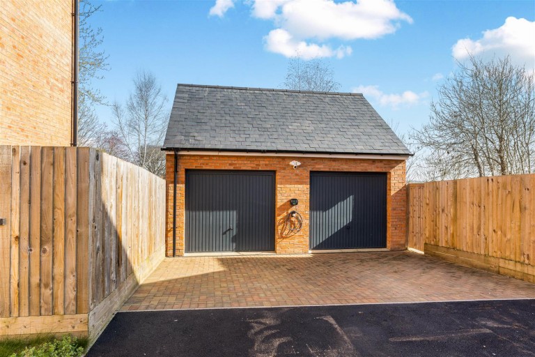 Images for Hightown Road, Banbury - stunning bespoke interior