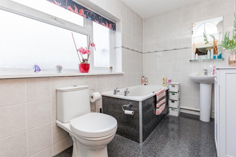 Images for Midway, Middleton Cheney - end of chain