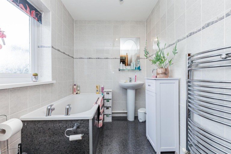 Images for Midway, Middleton Cheney - end of chain