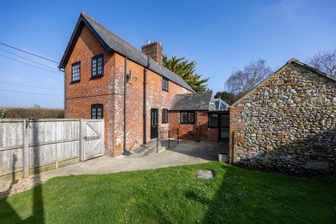 Click the photo for more details of Shalfleet, Isle of Wight