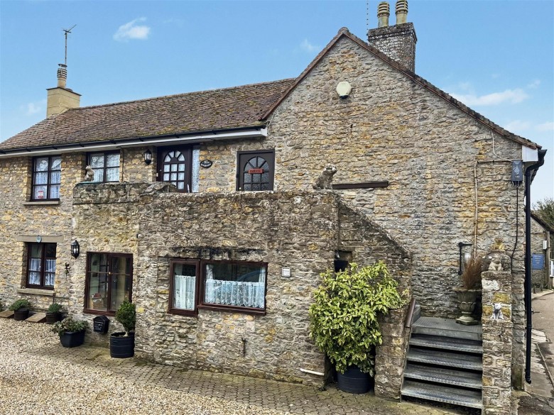 Click the photo for more details of High Street, Burton Bradstock, Bridport