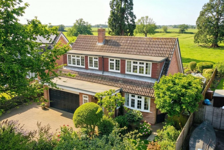 Click the photo for more details of Main Street, South Scarle, Newark