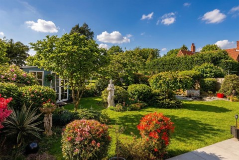 Click the photo for more details of Main Street, South Scarle, Newark