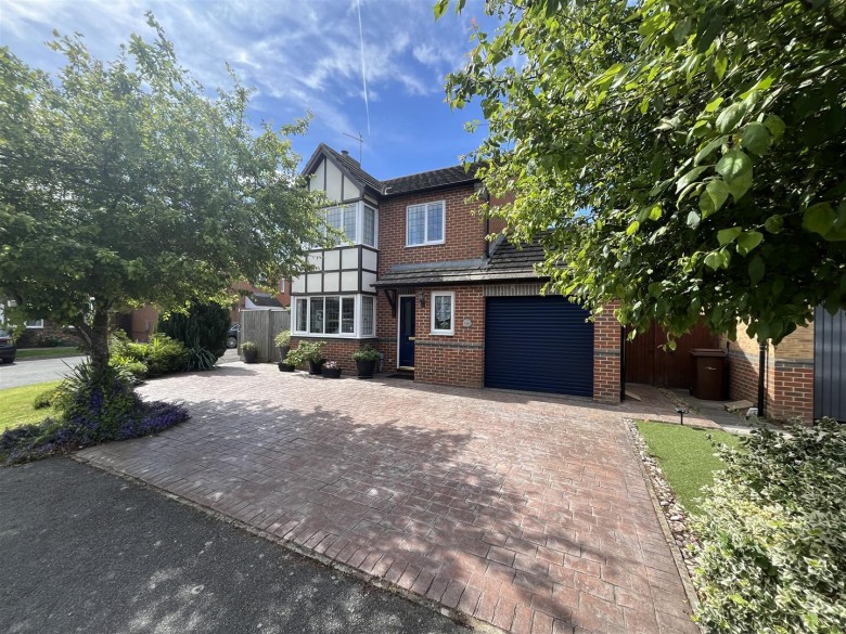 Click the photo for more details of Churchward Close, Grove, Wantage, Oxfordshire OX12