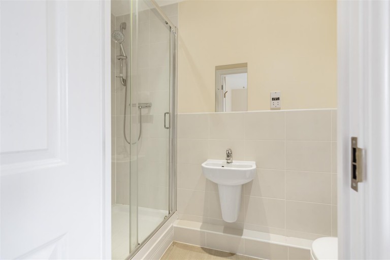 Images for Abernant Drive, Newmarket