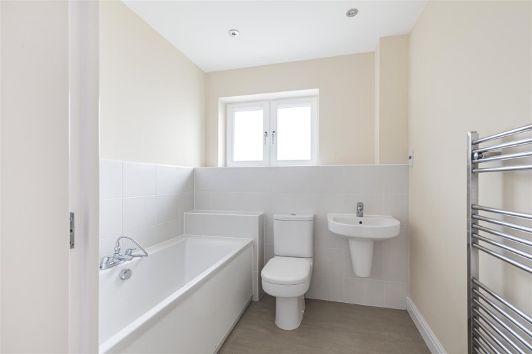 Images for Abernant Drive, Newmarket