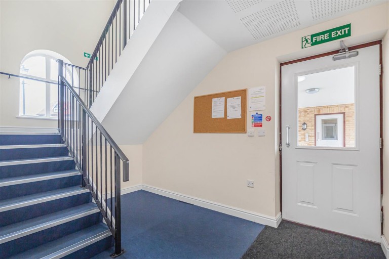 Images for Abernant Drive, Newmarket