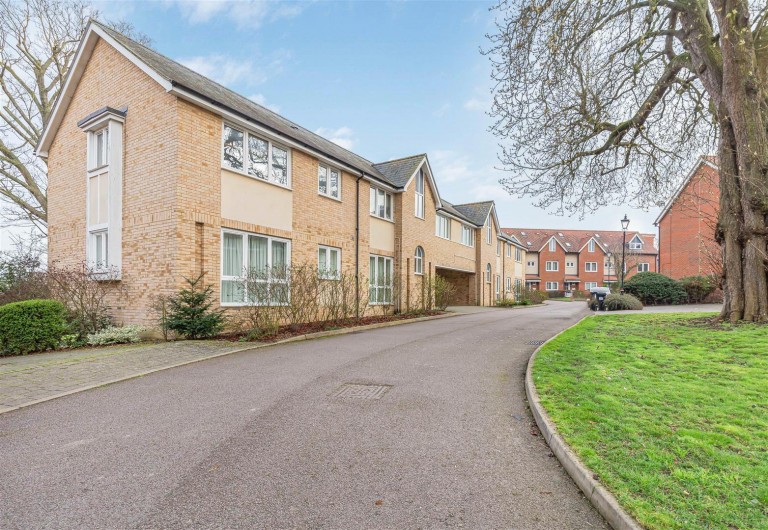 Images for Abernant Drive, Newmarket