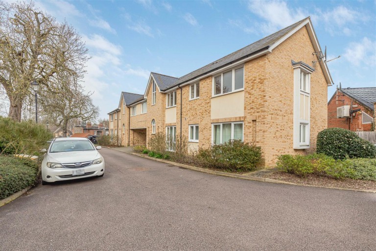 Images for Abernant Drive, Newmarket