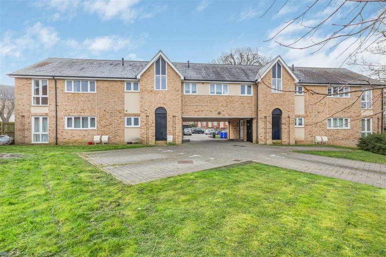 Images for Abernant Drive, Newmarket