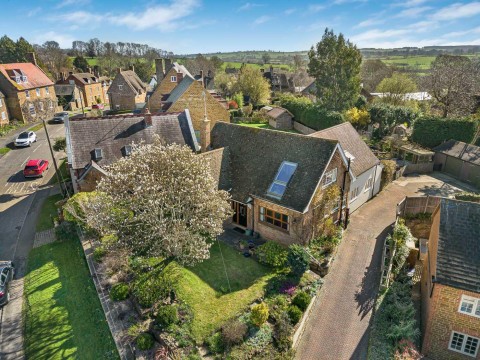 Click the photo for more details of School Hill, Newnham, Daventry, NN11