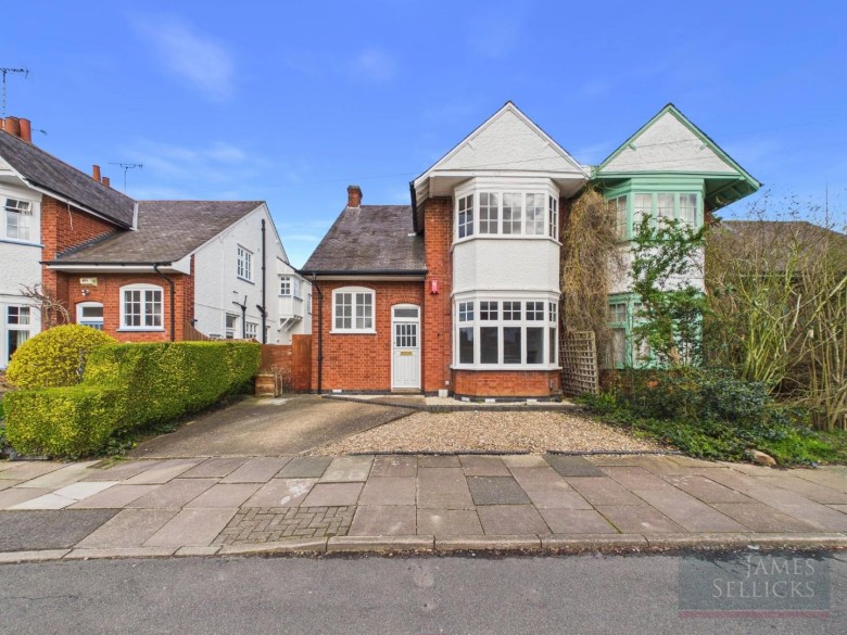 Click the photo for more details of Knighton Church Road, South Knighton, Leicester