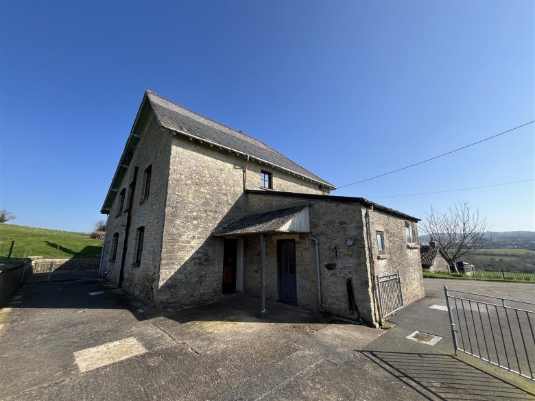 Click the photo for more details of Sisterhood Farm, Axminster, Devon