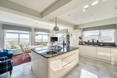 Click the photo for more details of Shipton Lane, Burton Bradstock, Bridport