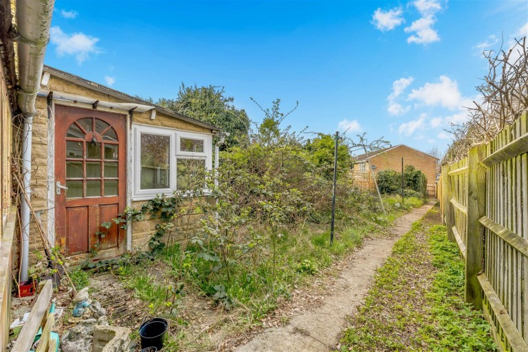 Images for Belgrave Crescent, Banbury