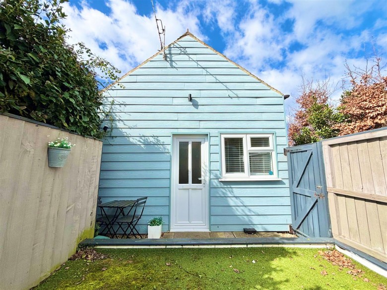 Click the photo for more details of The Broadway, Totland Bay