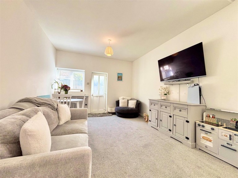 Images for The Broadway, Totland Bay