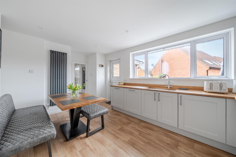 Images for James Close, Blandford Forum