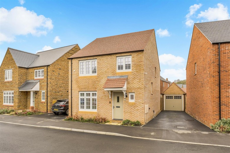 Click the photo for more details of Tyrrell Road, Banbury - viewing essential