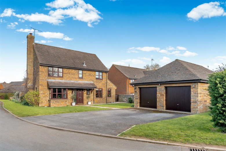 Click the photo for more details of Painters Close, Bloxham