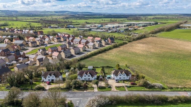 Click the photo for more details of Faringdon Road, Stanford In The Vale, Faringdon