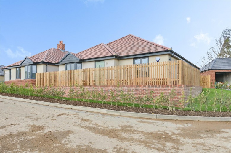 Click the photo for more details of Forest Road, Coalville, LE67