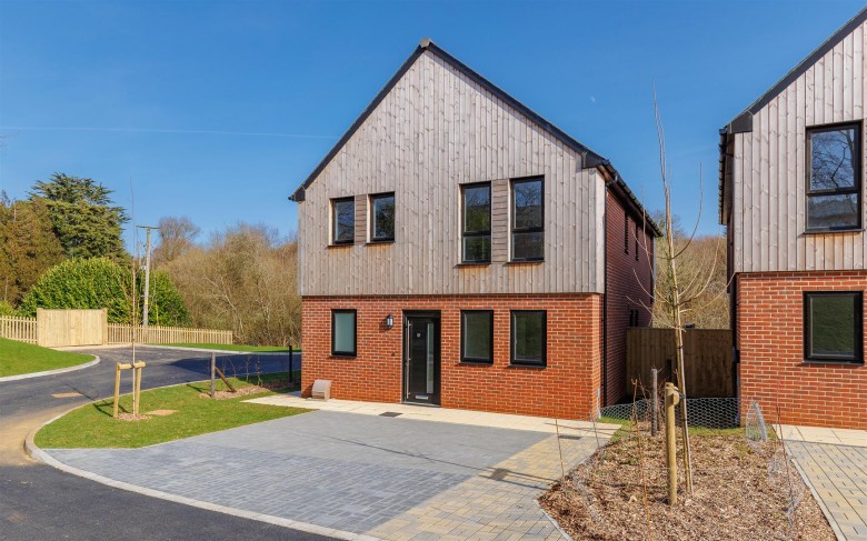 Click the photo for more details of Gatcombe, Isle of Wight