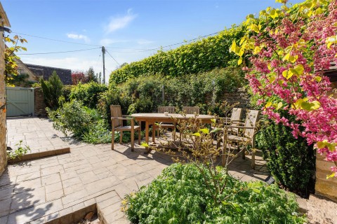 Click the photo for more details of Shilton, Oxfordshire