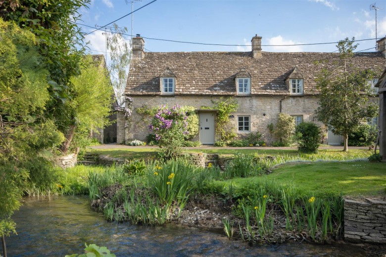 Click the photo for more details of South Cerney, Gloucestershire