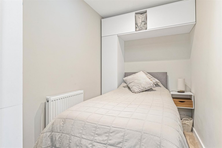 Images for Honeysuckle Close, Red Lodge