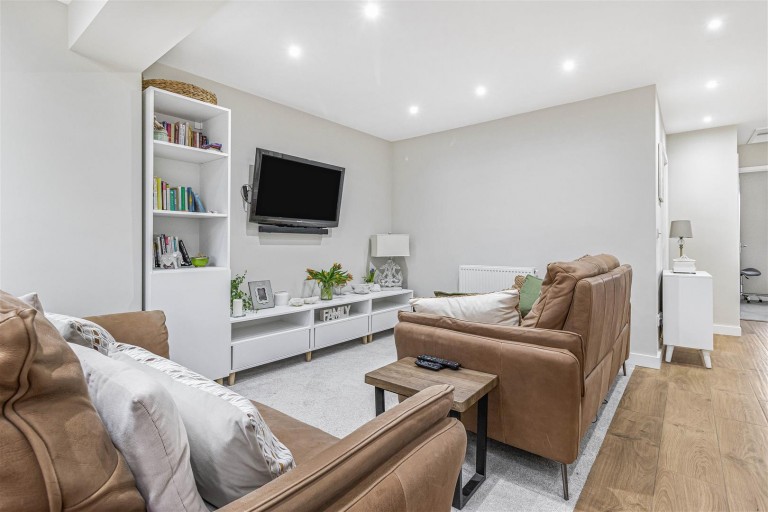 Images for Honeysuckle Close, Red Lodge