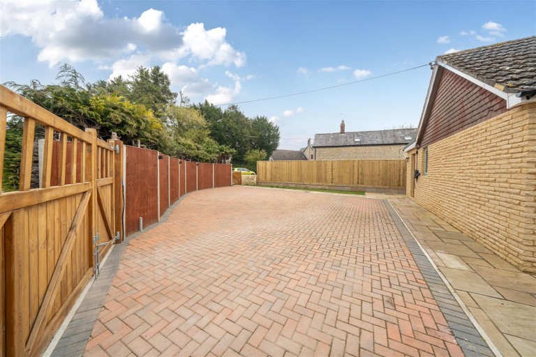 Images for Juniper Hill, NN13