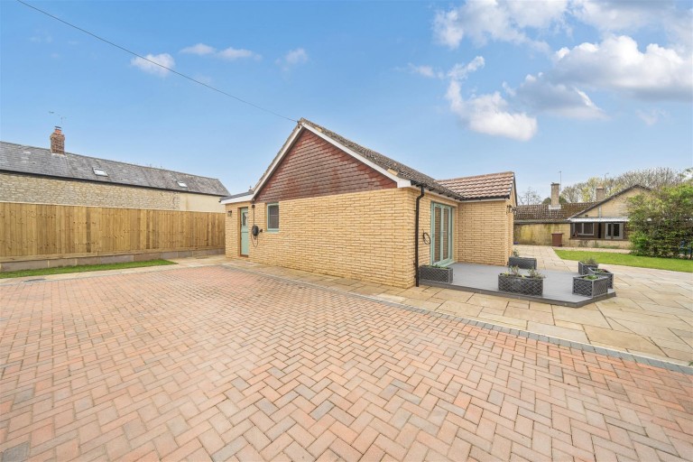 Images for Juniper Hill, NN13