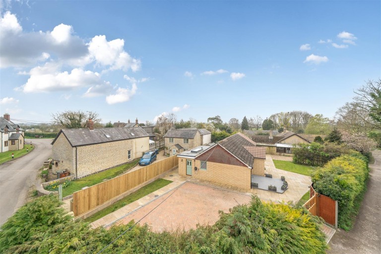 Images for Juniper Hill, NN13