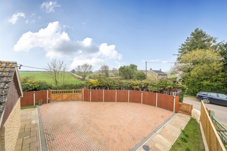 Images for Juniper Hill, NN13