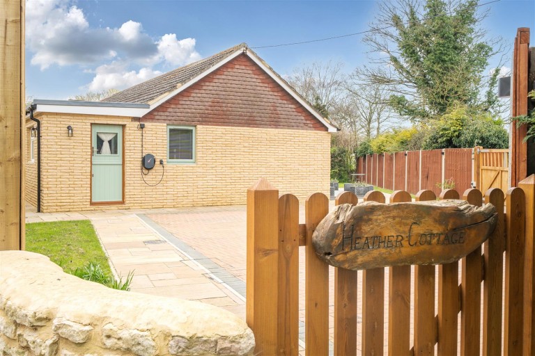 Images for Juniper Hill, NN13