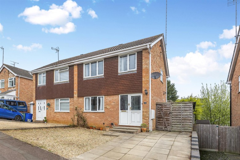 Click the photo for more details of Kingfisher Drive, Banbury
