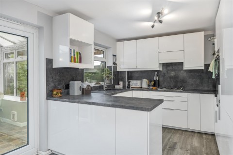 Click the photo for more details of Kingfisher Drive, Banbury