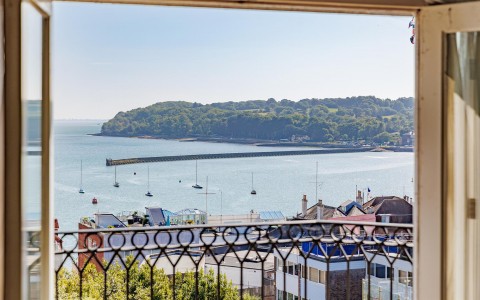 Click the photo for more details of Cowes, Isle of Wight