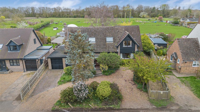 Click the photo for more details of Vicarage Road, Waresley, Sandy