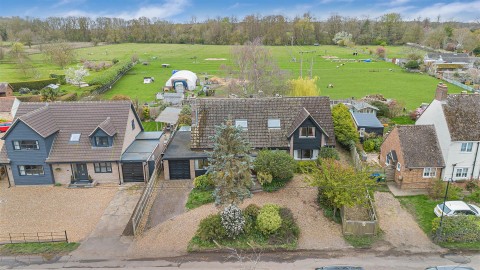 Click the photo for more details of Vicarage Road, Waresley, Sandy